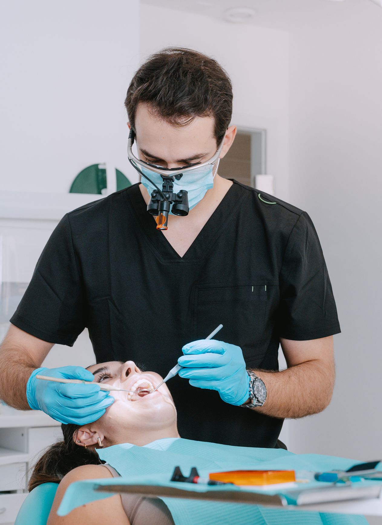 acier-secoue-dentisterie-humaine-retro (1) 1 (1)